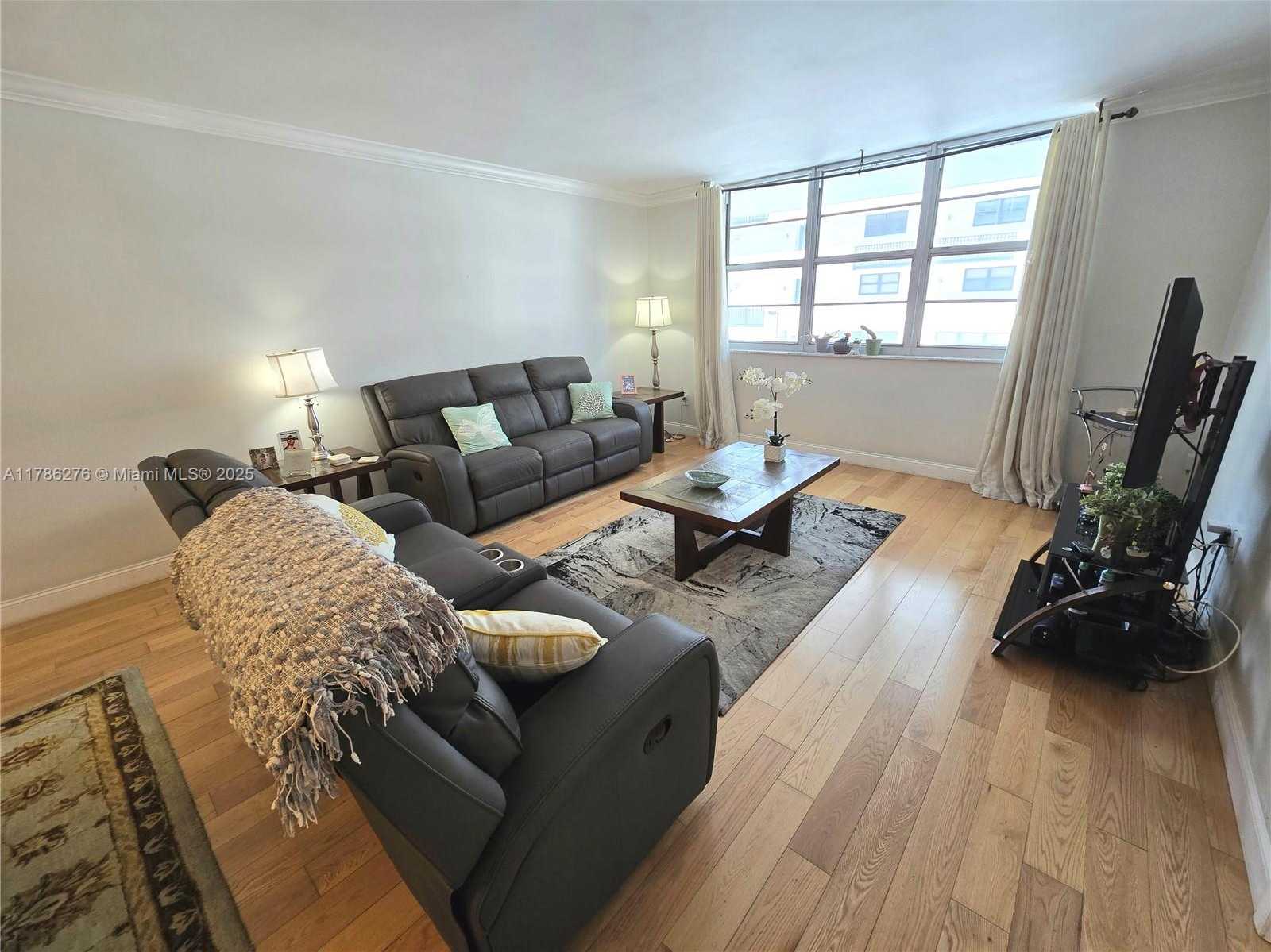Small Image of 5825 COLLINS AVE #2D, Miami Beach Number 13