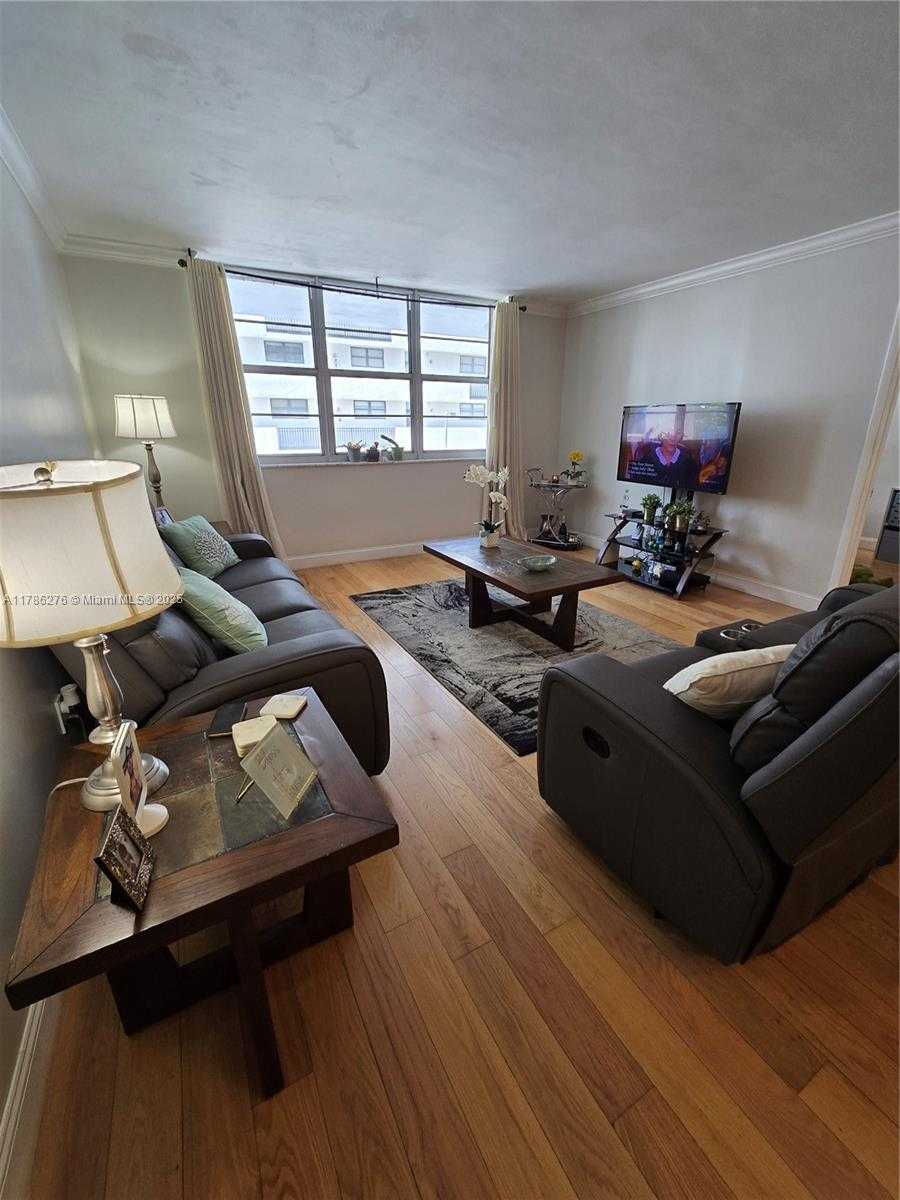 Small Image of 5825 COLLINS AVE #2D, Miami Beach Number 14