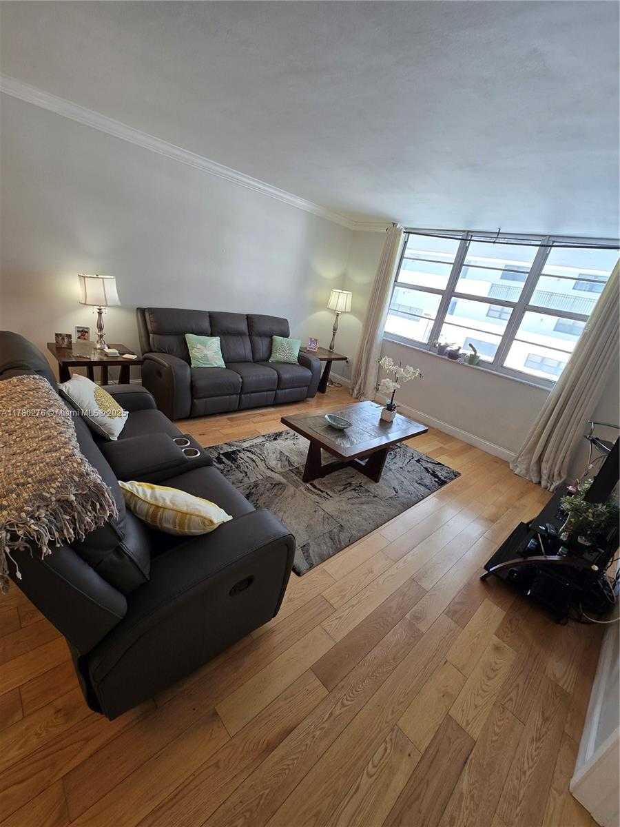 Small Image of 5825 COLLINS AVE #2D, Miami Beach Number 15