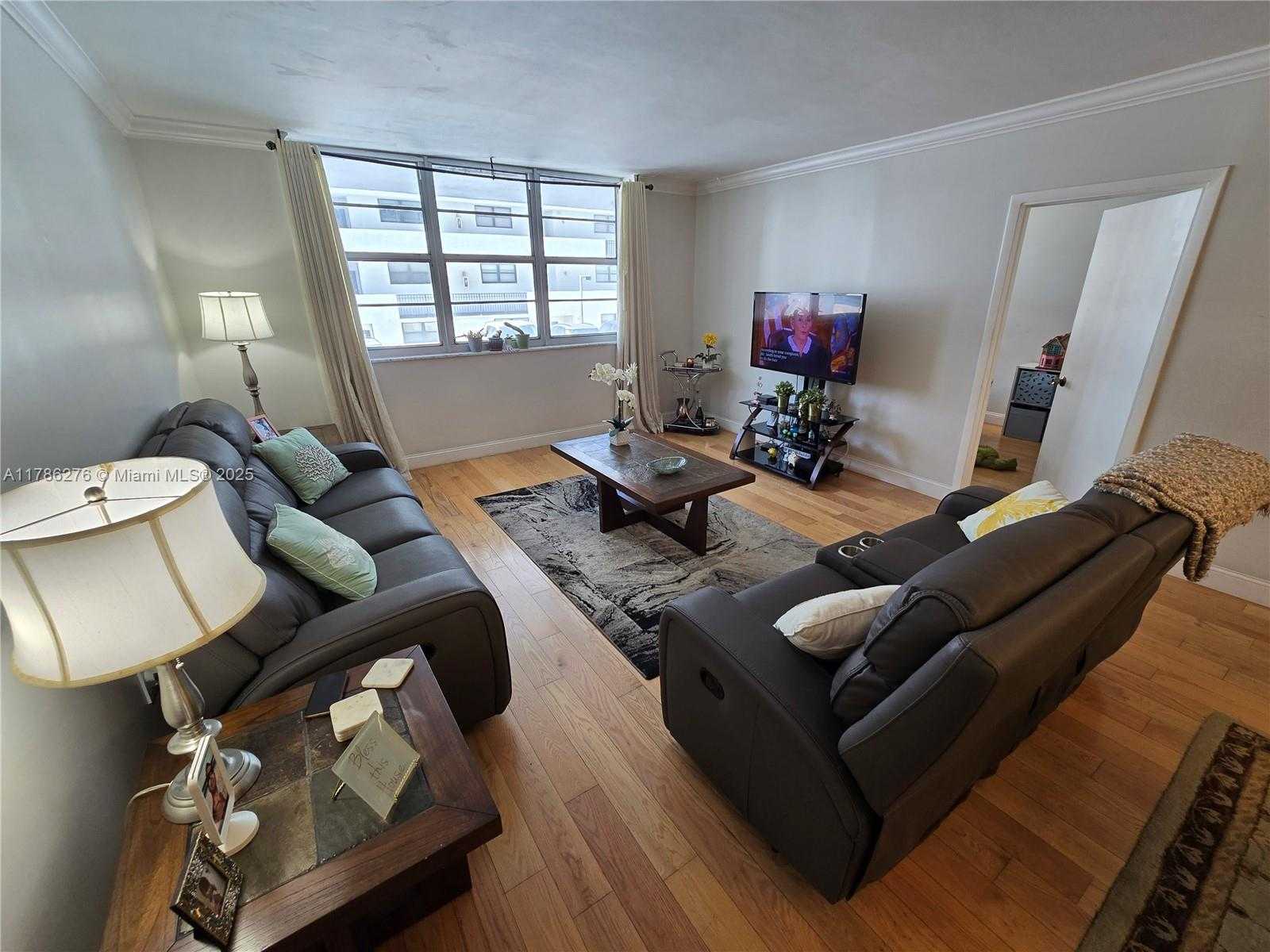 Small Image of 5825 COLLINS AVE #2D, Miami Beach Number 16