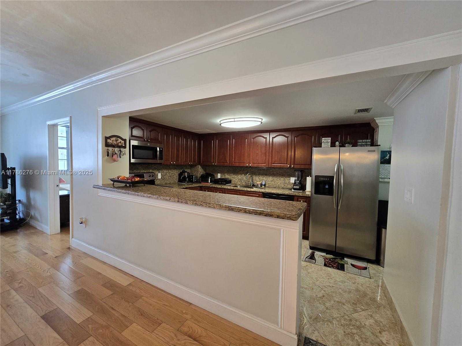 Small Image of 5825 COLLINS AVE #2D, Miami Beach Number 19