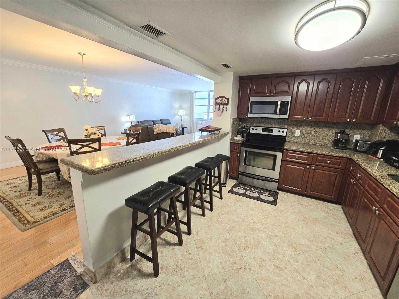 Small Image of 5825 COLLINS AVE #2D, Miami Beach Number 20
