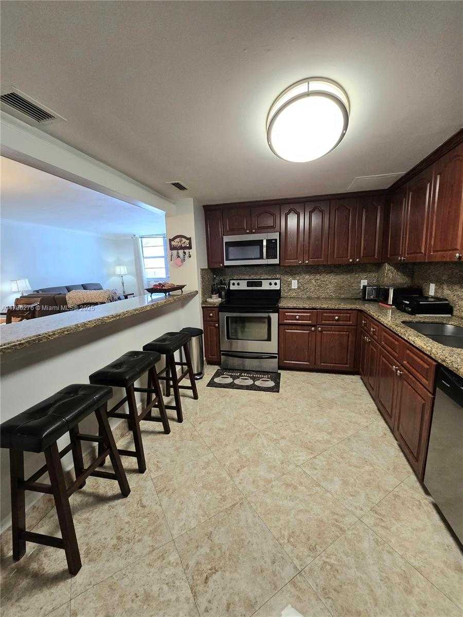 Small Image of 5825 COLLINS AVE #2D, Miami Beach Number 21
