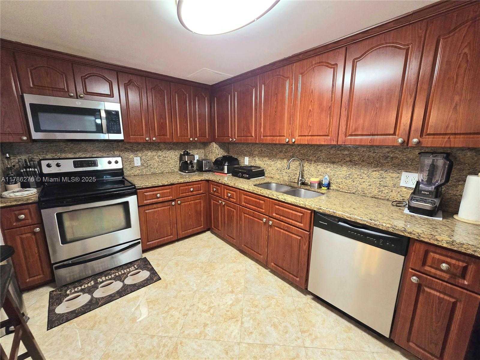 Small Image of 5825 COLLINS AVE #2D, Miami Beach Number 22