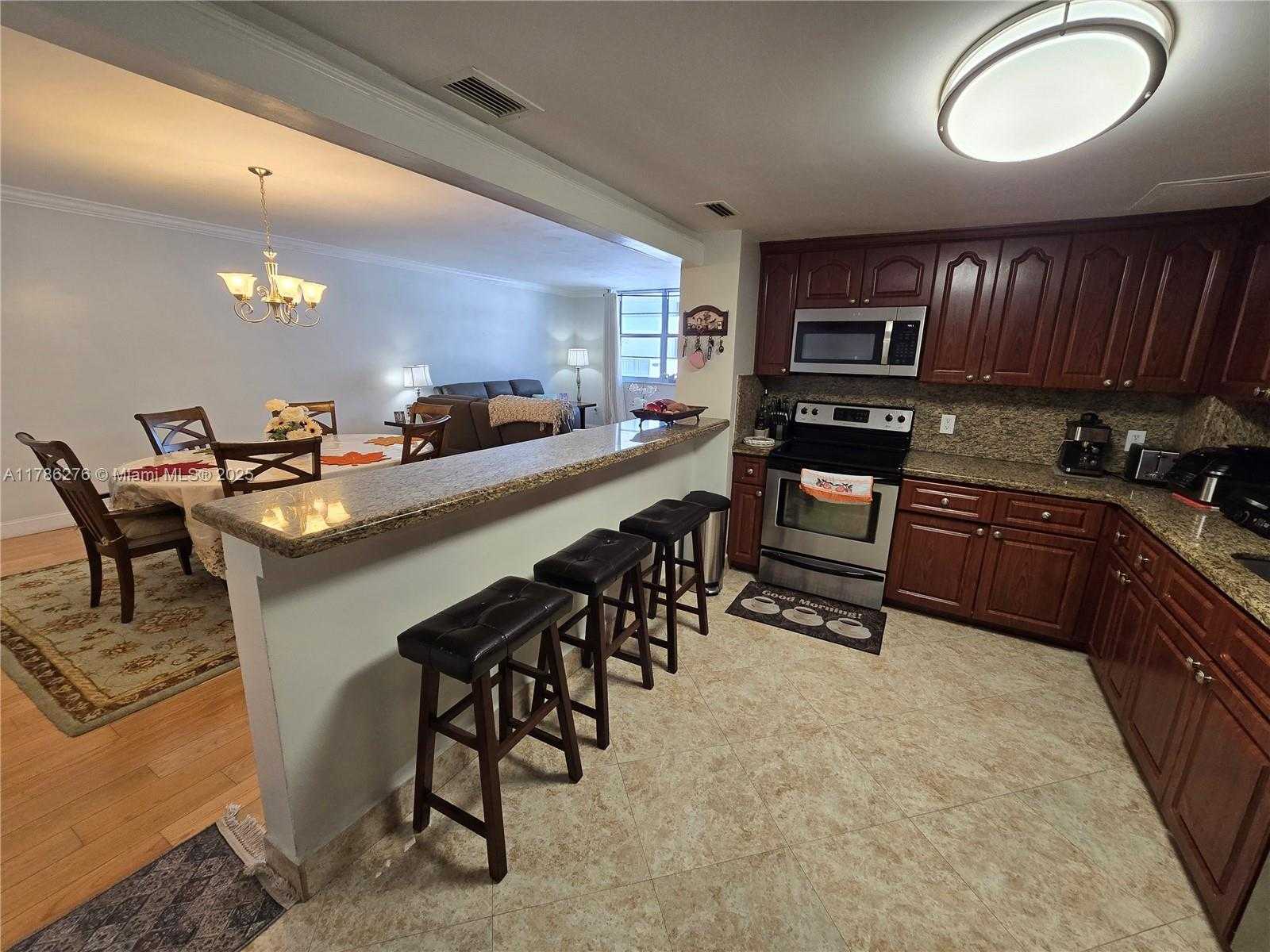 Small Image of 5825 COLLINS AVE #2D, Miami Beach Number 24