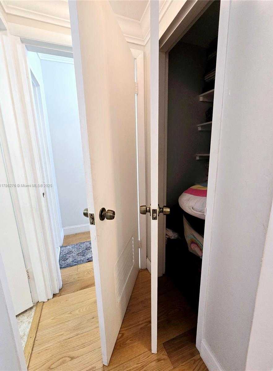 Small Image of 5825 COLLINS AVE #2D, Miami Beach Number 28
