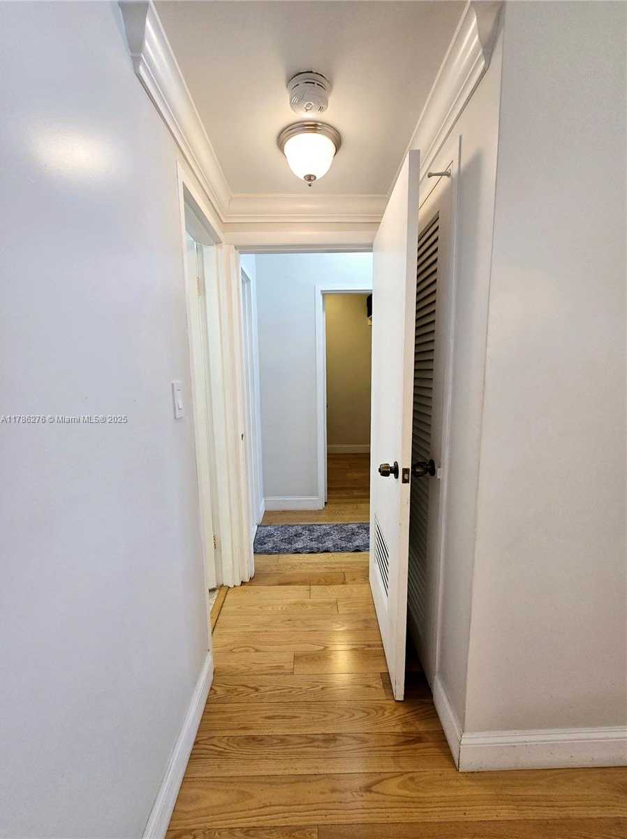 Small Image of 5825 COLLINS AVE #2D, Miami Beach Number 29