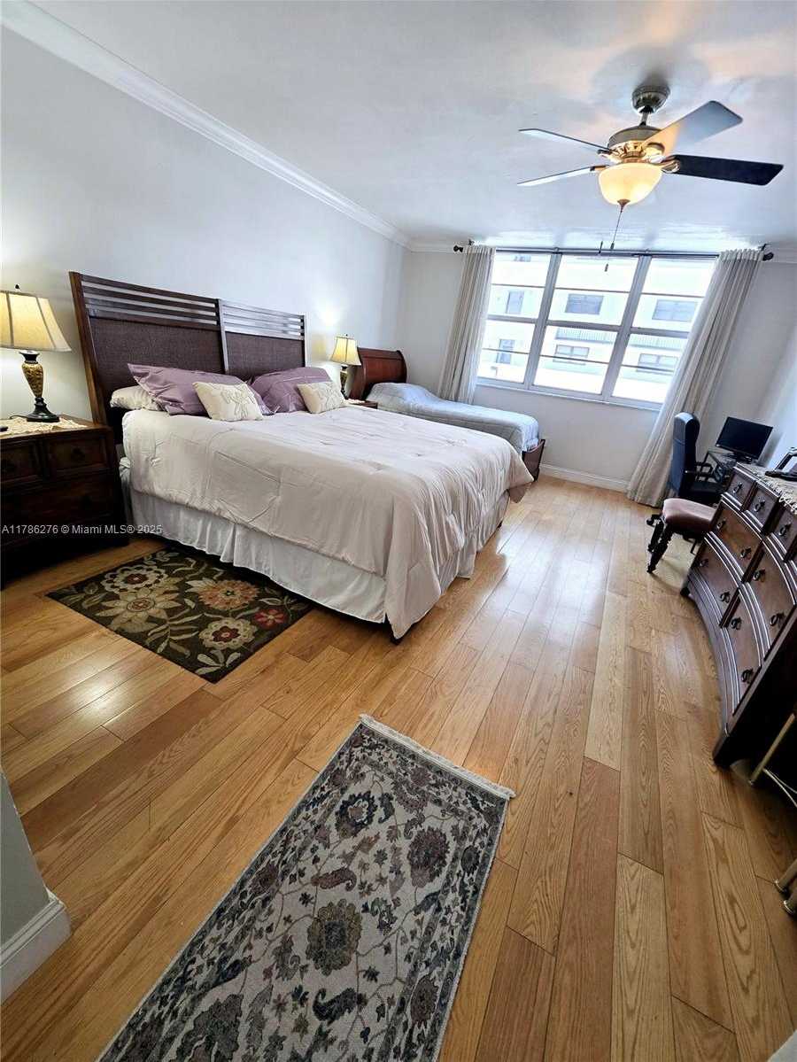 Small Image of 5825 COLLINS AVE #2D, Miami Beach Number 32