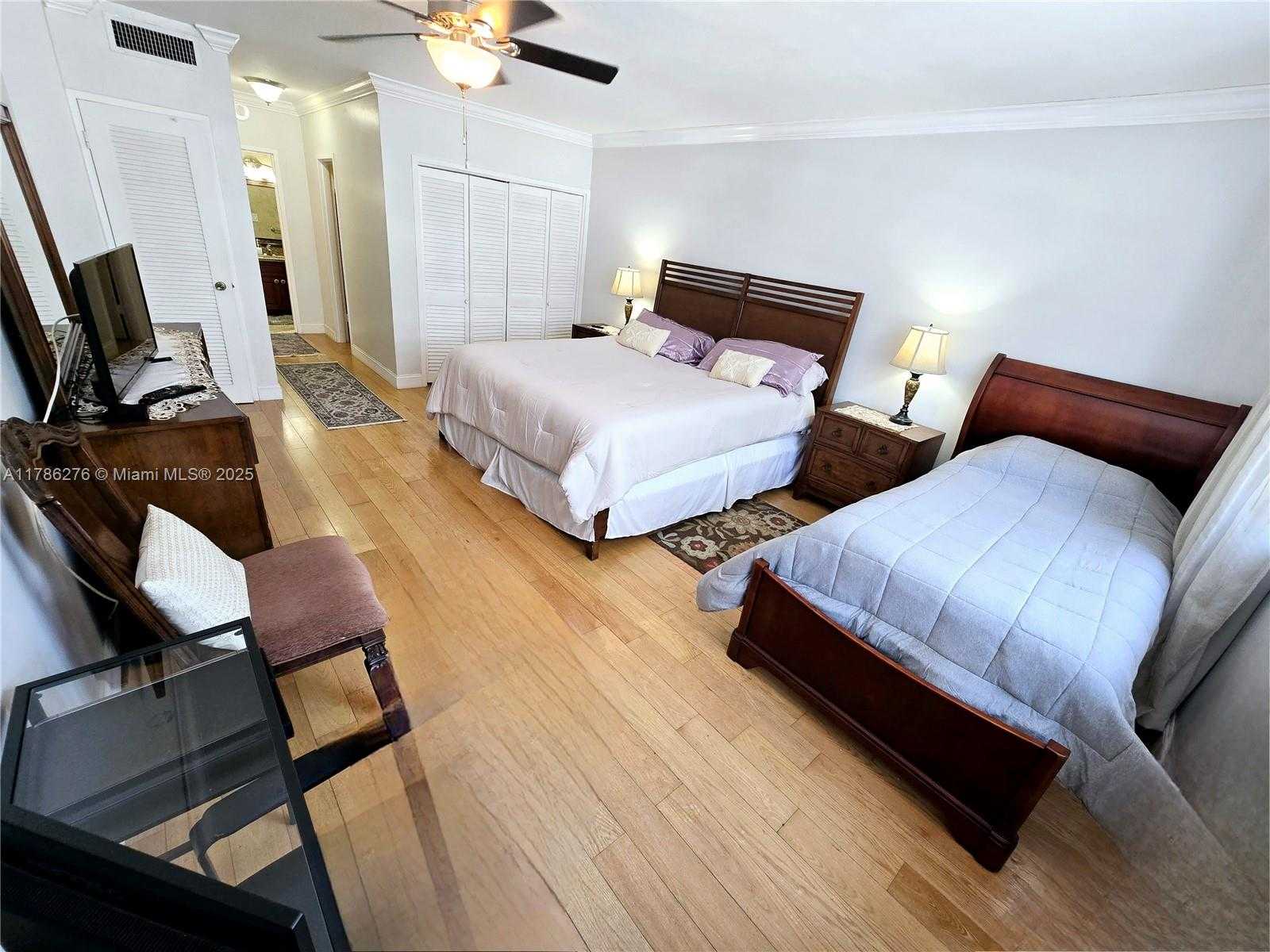 Small Image of 5825 COLLINS AVE #2D, Miami Beach Number 34