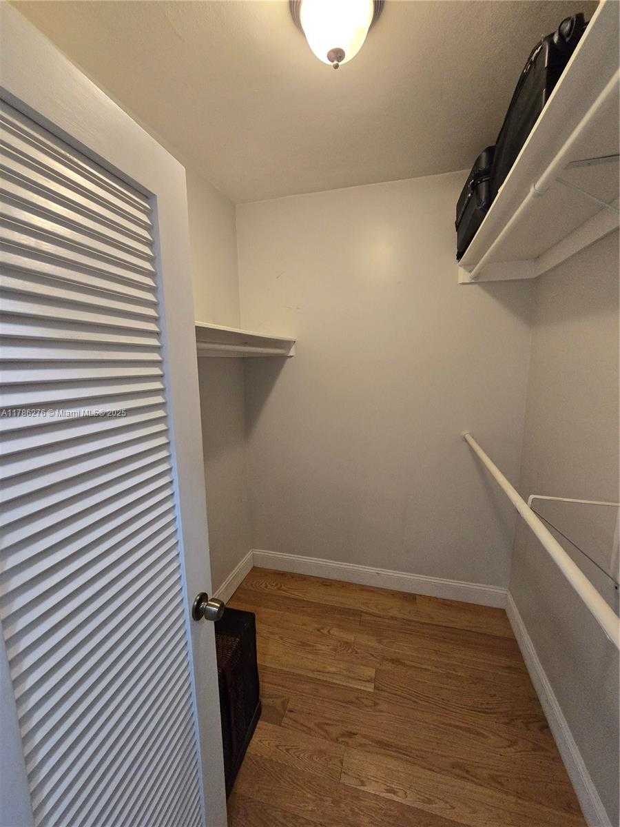 Small Image of 5825 COLLINS AVE #2D, Miami Beach Number 37