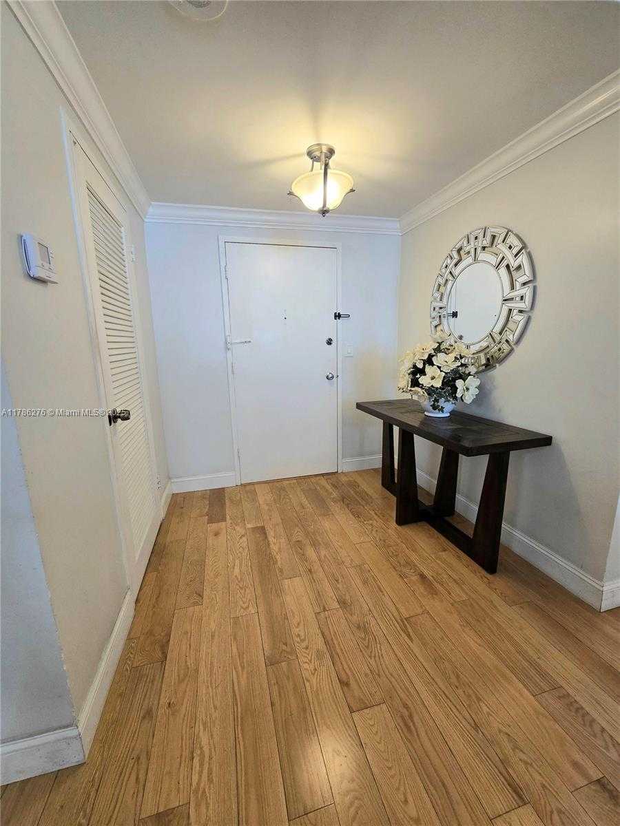 Small Image of 5825 COLLINS AVE #2D, Miami Beach Number 4