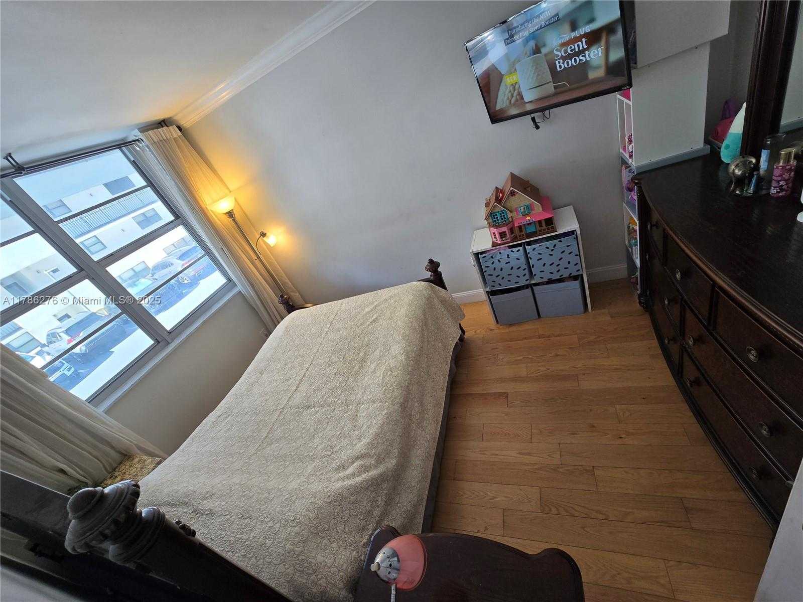 Small Image of 5825 COLLINS AVE #2D, Miami Beach Number 44