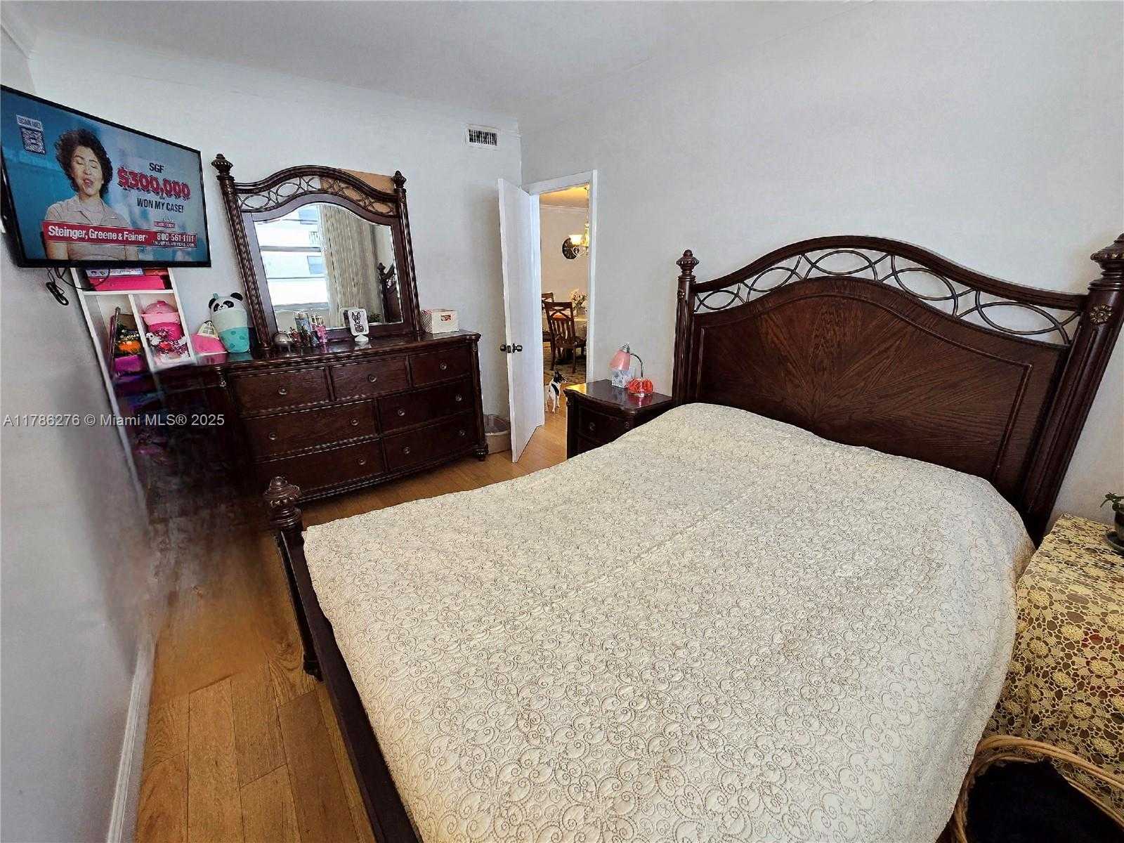 Small Image of 5825 COLLINS AVE #2D, Miami Beach Number 48