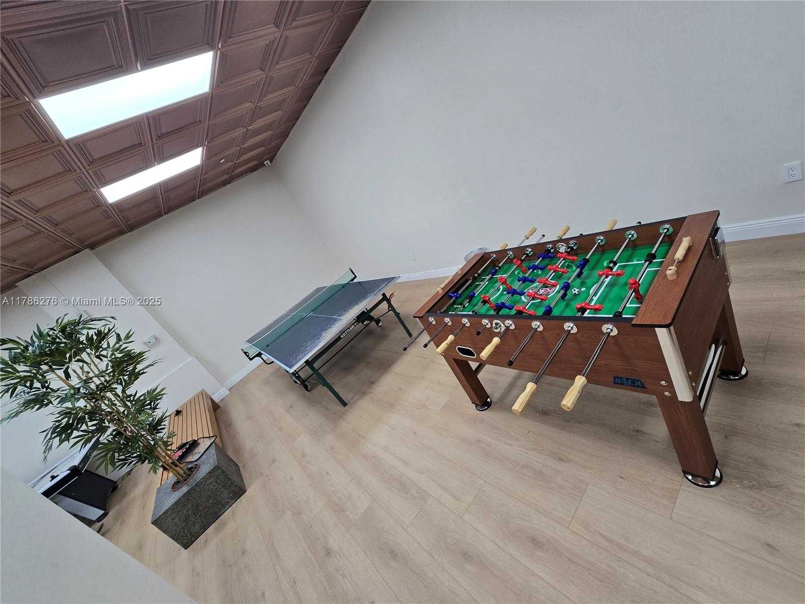 Small Image of 5825 COLLINS AVE #2D, Miami Beach Number 71