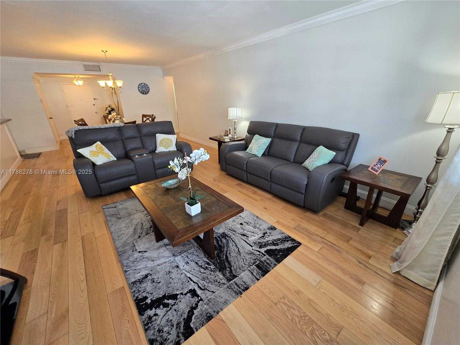Small Image of 5825 COLLINS AVE #2D, Miami Beach Number 9