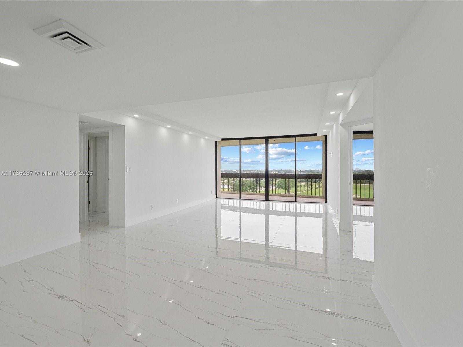 Small Image of 2000 PRESIDENTIAL WAY #901, West Palm Beach Number 12