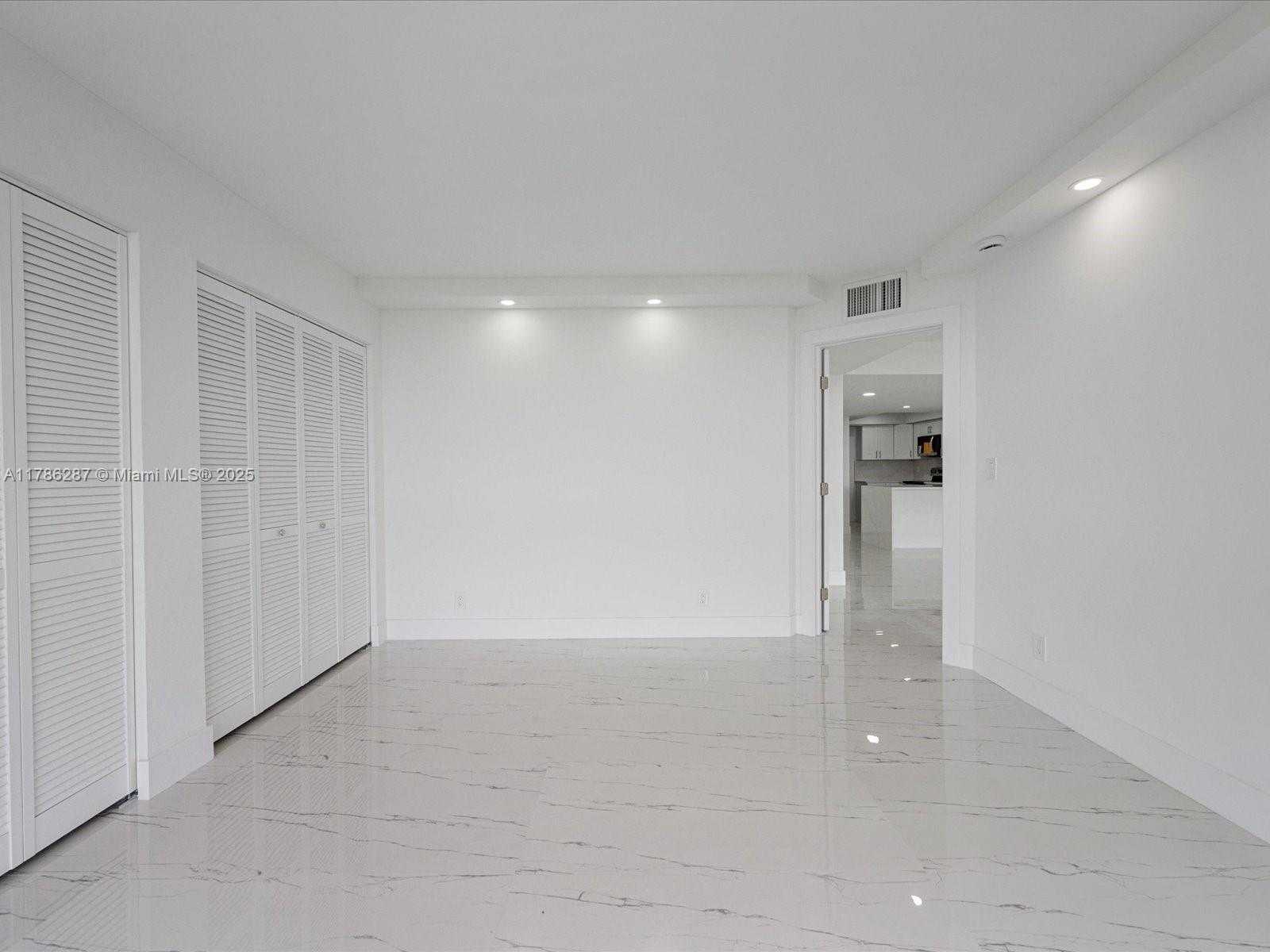 Small Image of 2000 PRESIDENTIAL WAY #901, West Palm Beach Number 13