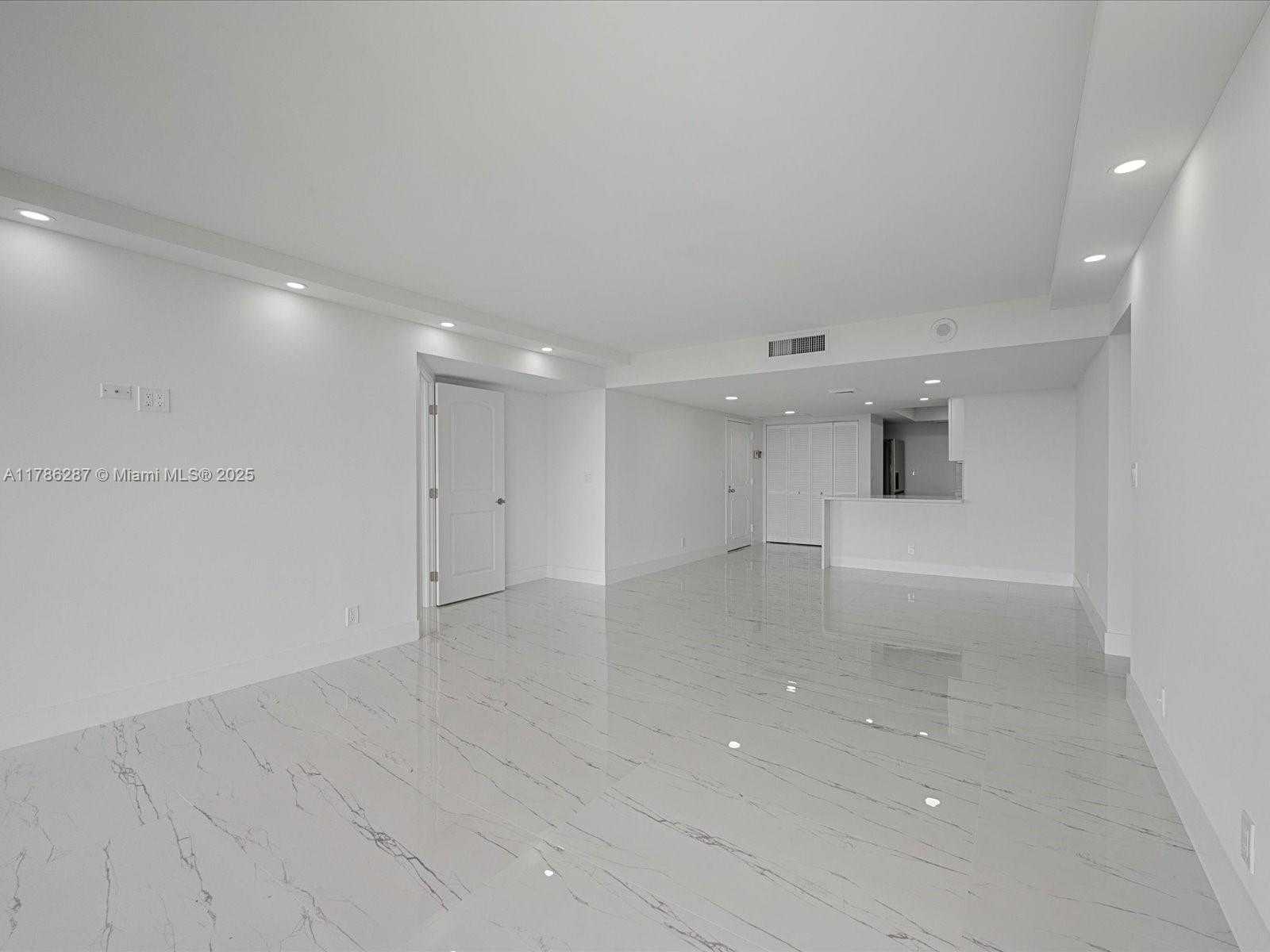 Small Image of 2000 PRESIDENTIAL WAY #901, West Palm Beach Number 17