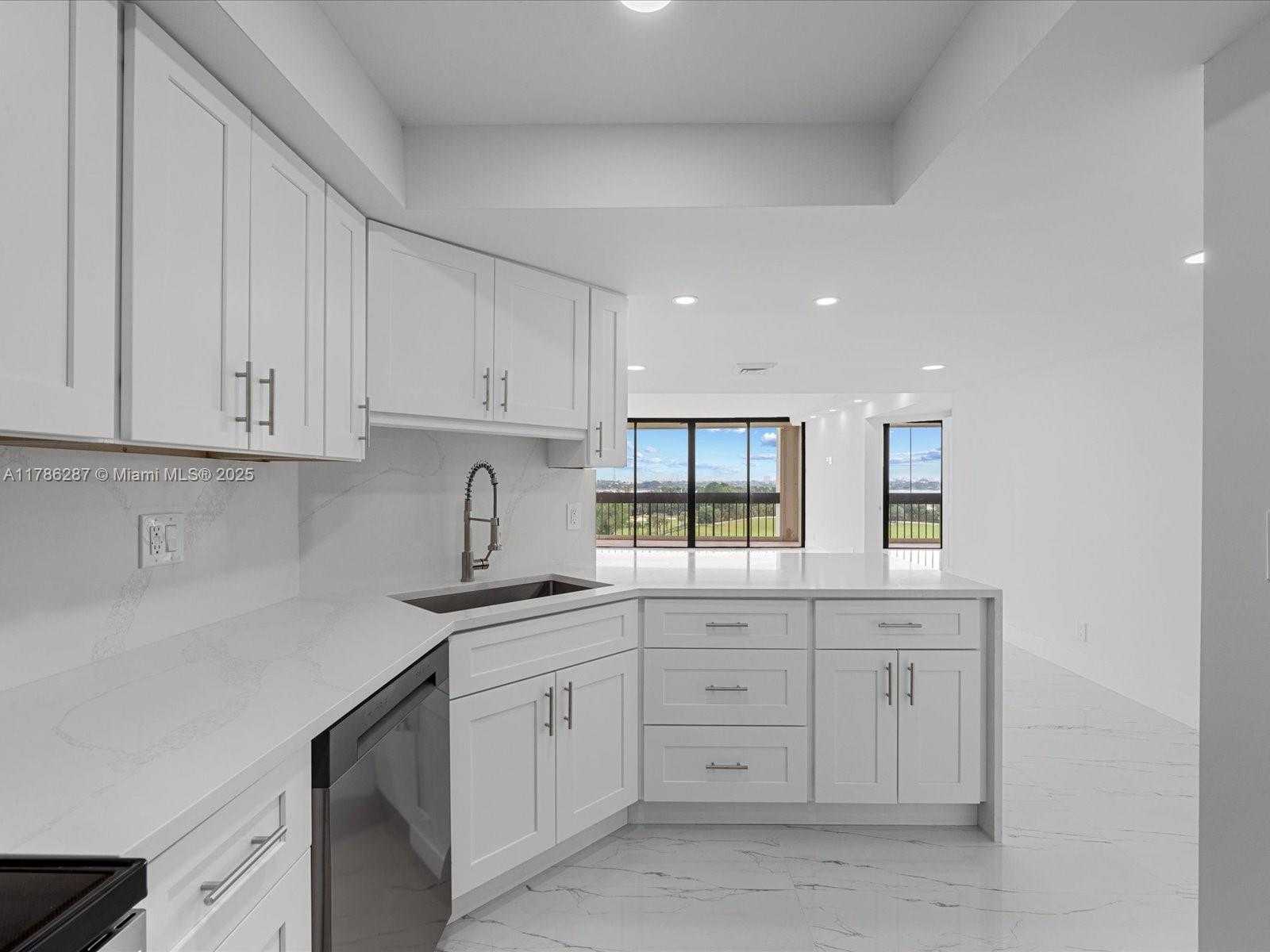 Small Image of 2000 PRESIDENTIAL WAY #901, West Palm Beach Number 4