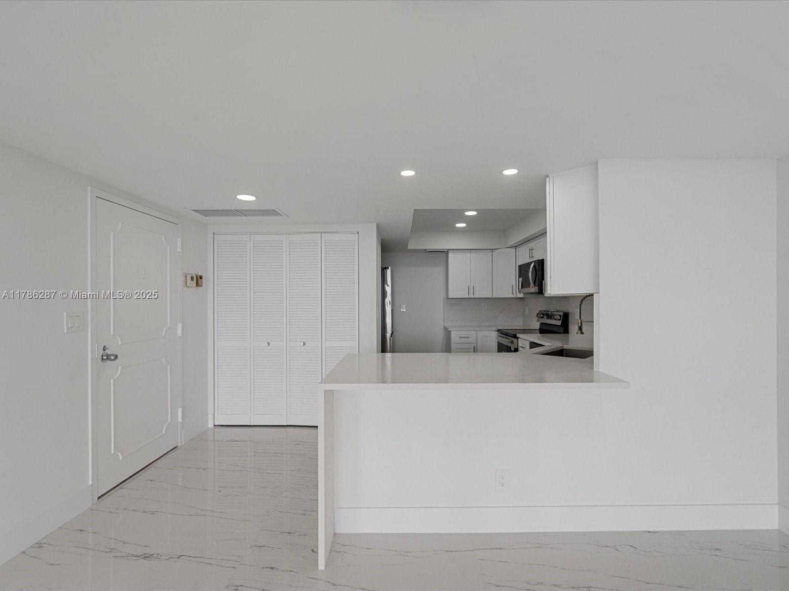 Small Image of 2000 PRESIDENTIAL WAY #901, West Palm Beach Number 6