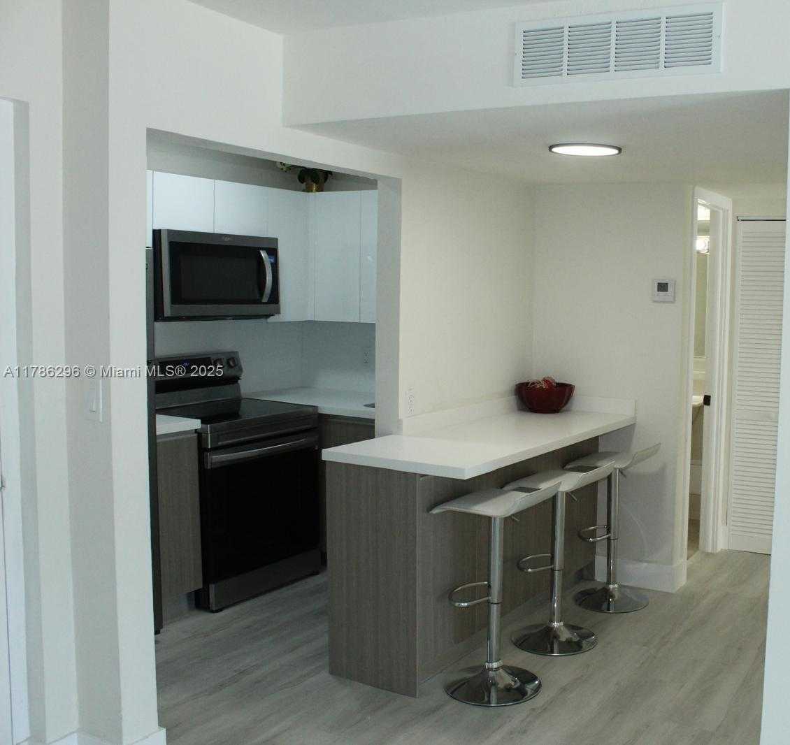 Small Image of 899 WEST AVE #7E, Miami Beach Number 10