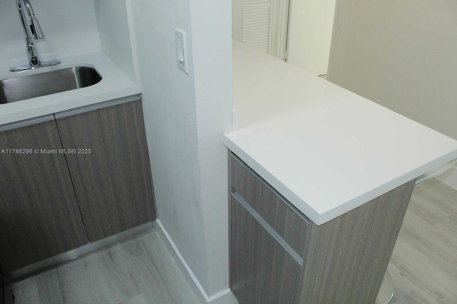 Small Image of 899 WEST AVE #7E, Miami Beach Number 11