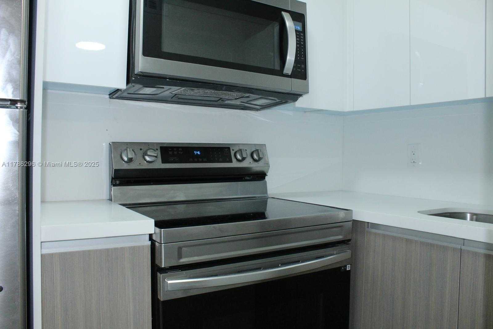 Small Image of 899 WEST AVE #7E, Miami Beach Number 12