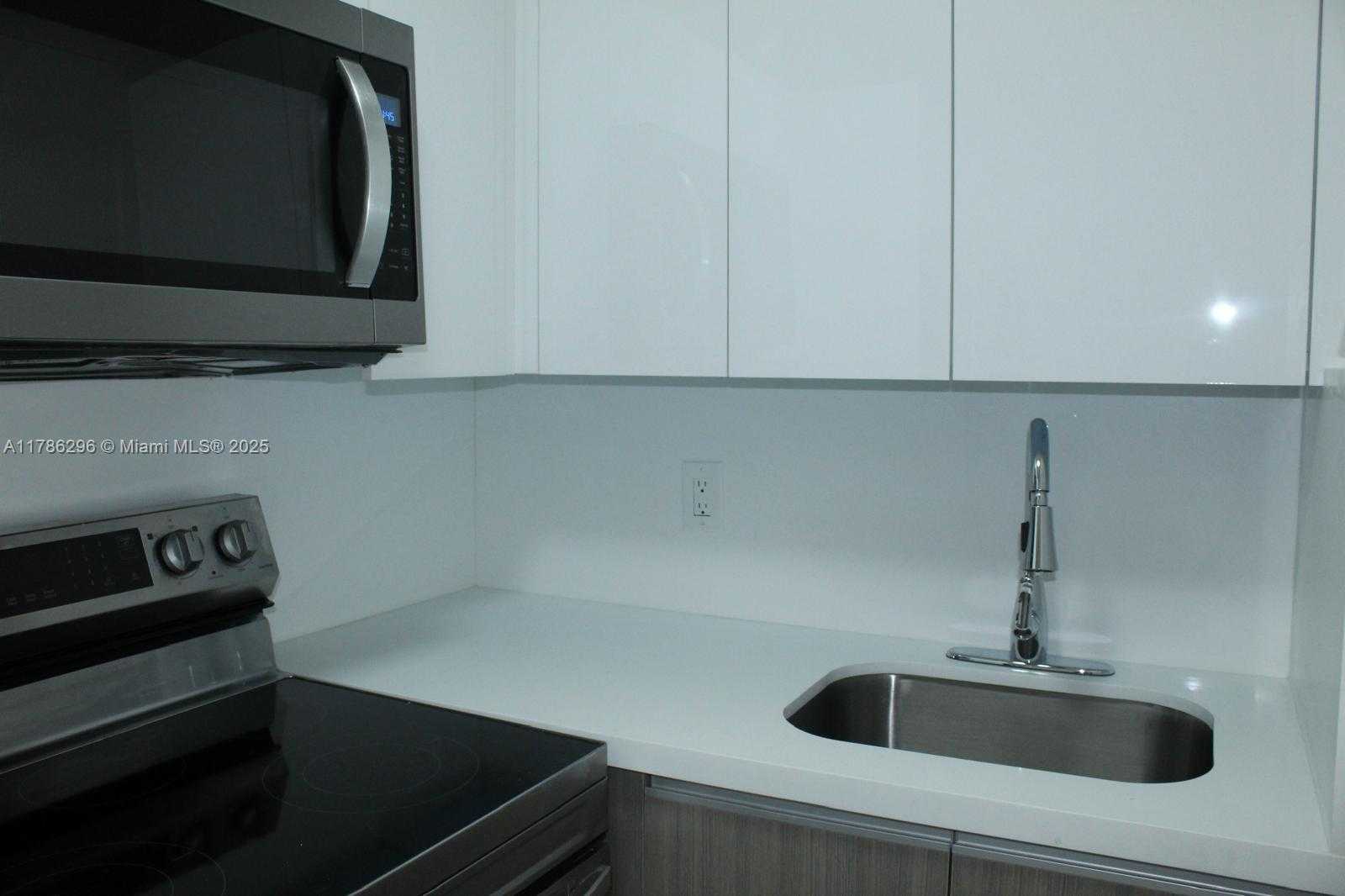 Small Image of 899 WEST AVE #7E, Miami Beach Number 14