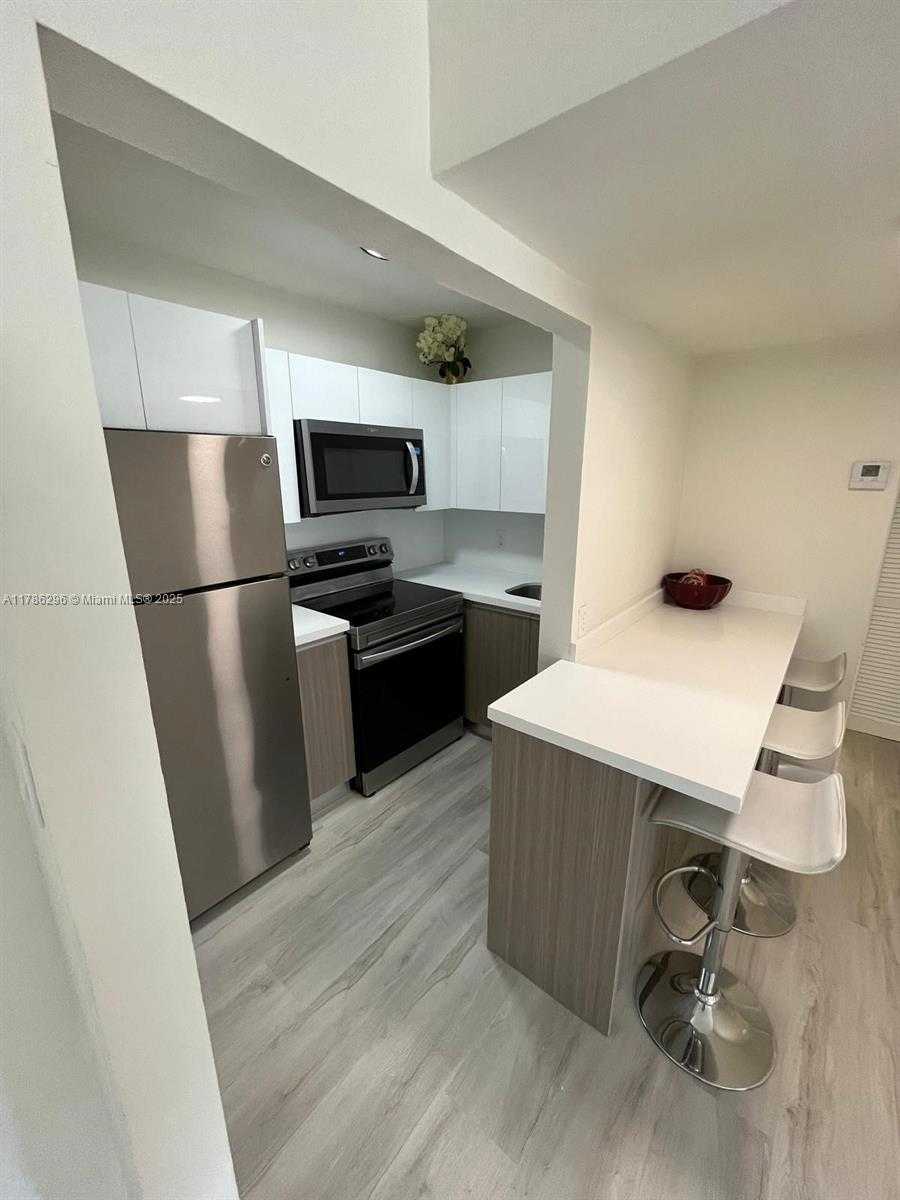Small Image of 899 WEST AVE #7E, Miami Beach Number 16