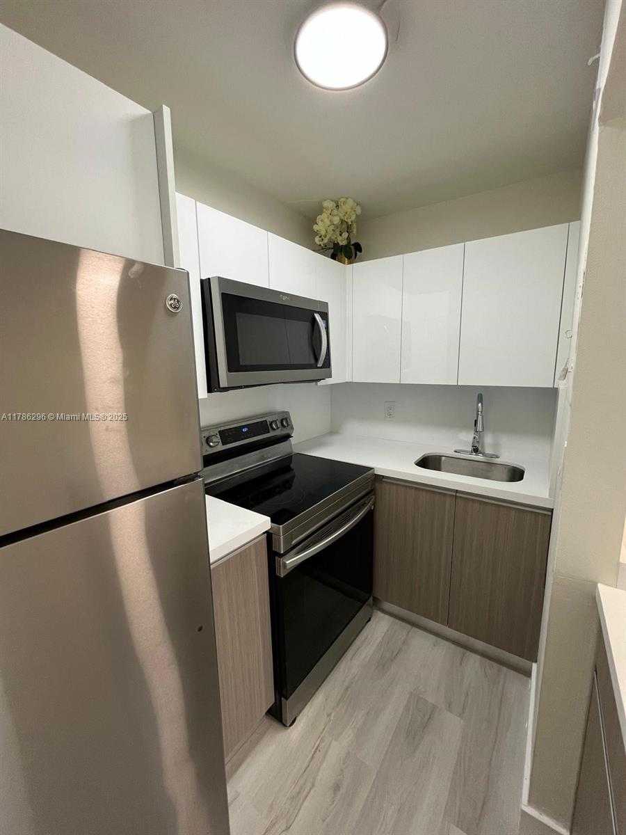 Small Image of 899 WEST AVE #7E, Miami Beach Number 17