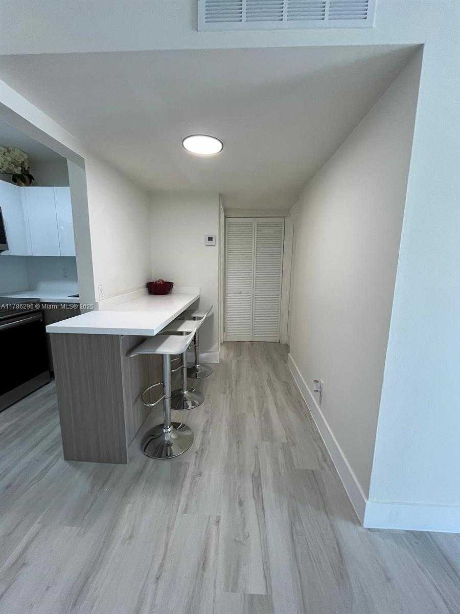 Small Image of 899 WEST AVE #7E, Miami Beach Number 18