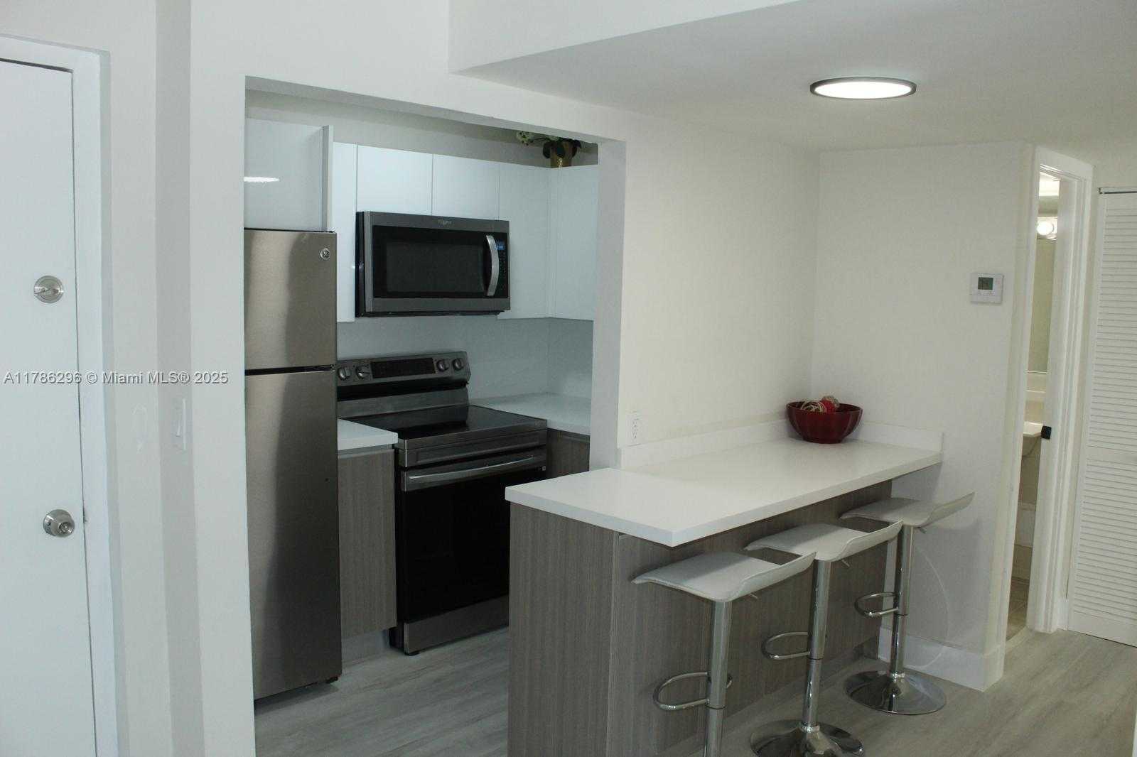 Small Image of 899 WEST AVE #7E, Miami Beach Number 19