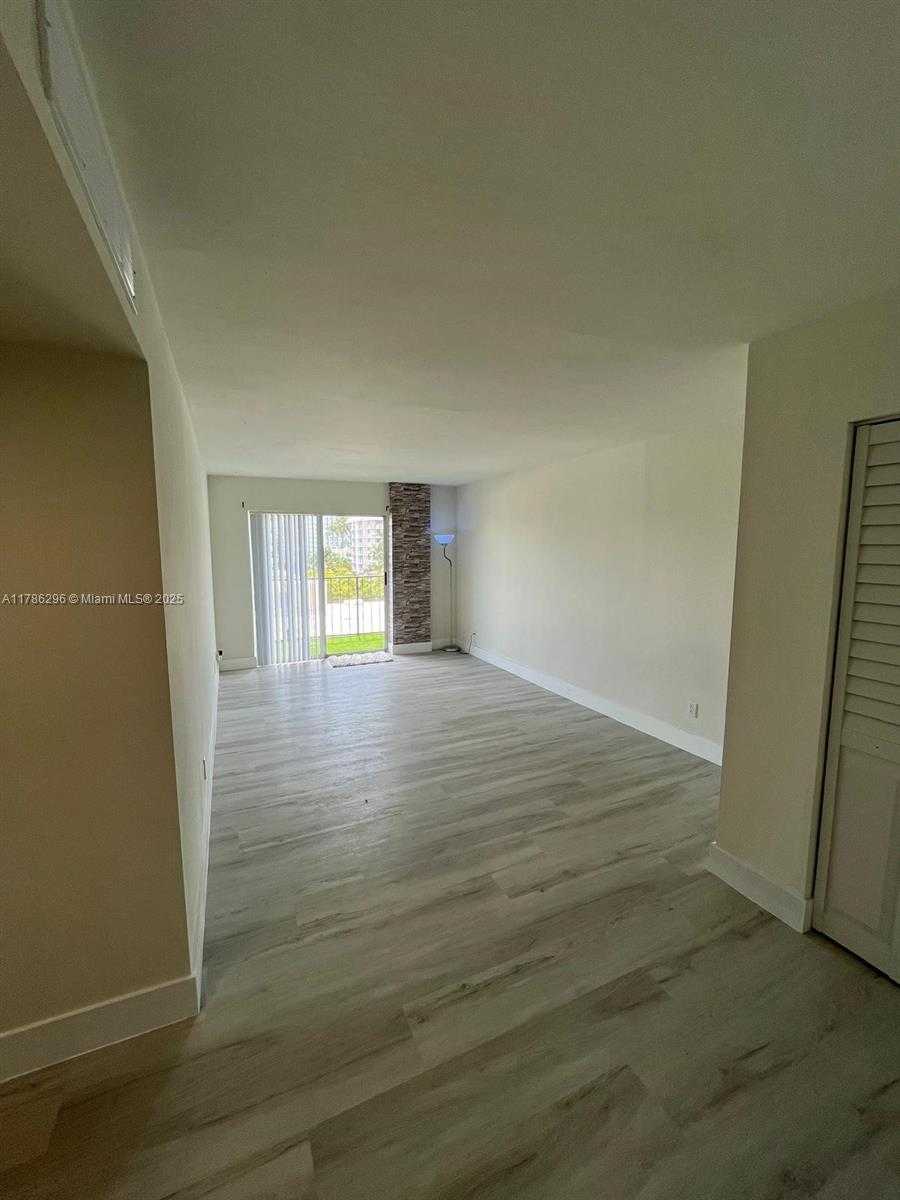 Small Image of 899 WEST AVE #7E, Miami Beach Number 2