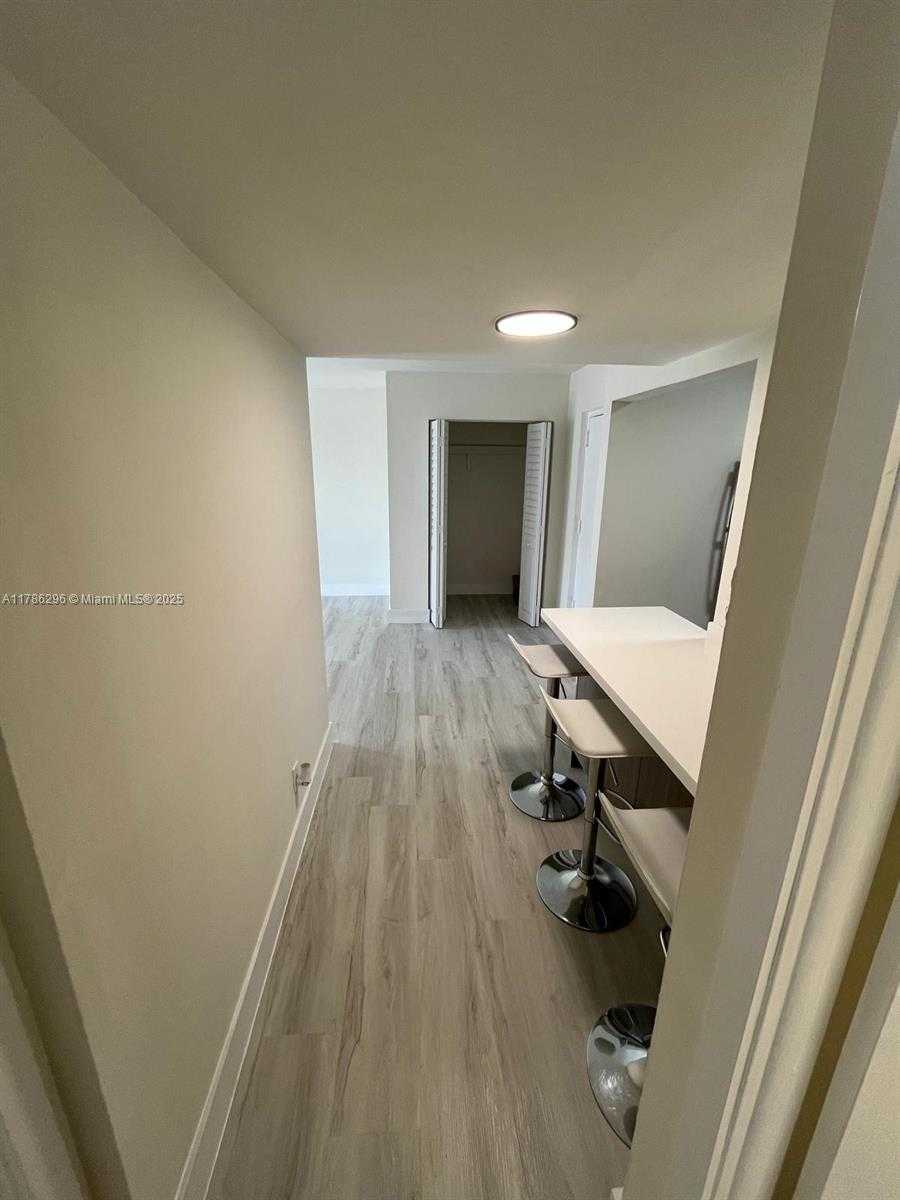 Small Image of 899 WEST AVE #7E, Miami Beach Number 20
