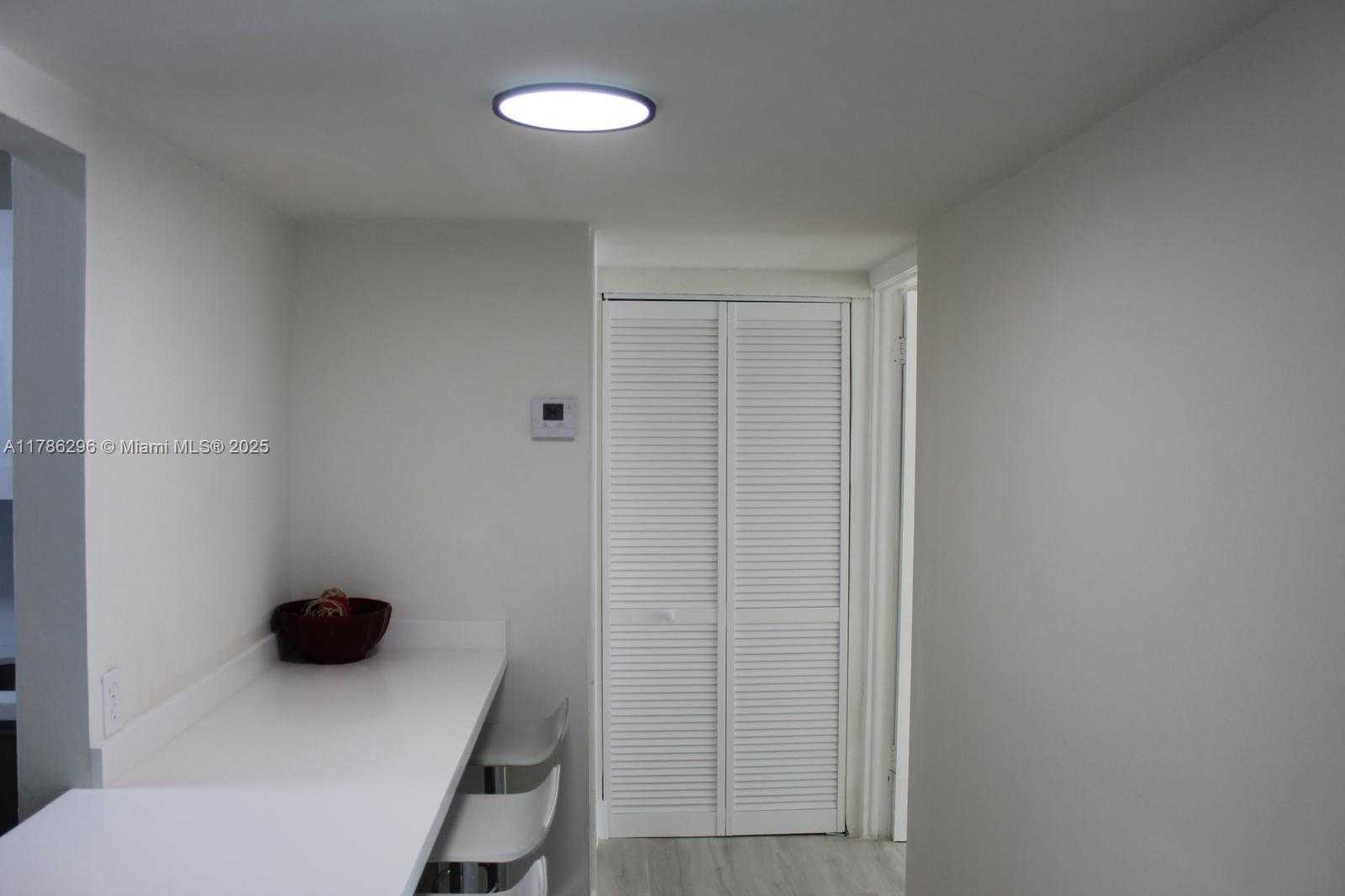 Small Image of 899 WEST AVE #7E, Miami Beach Number 21
