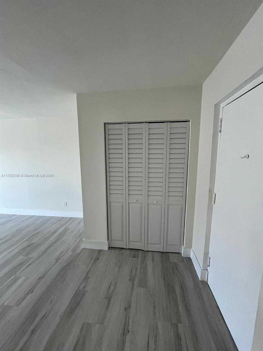 Small Image of 899 WEST AVE #7E, Miami Beach Number 23
