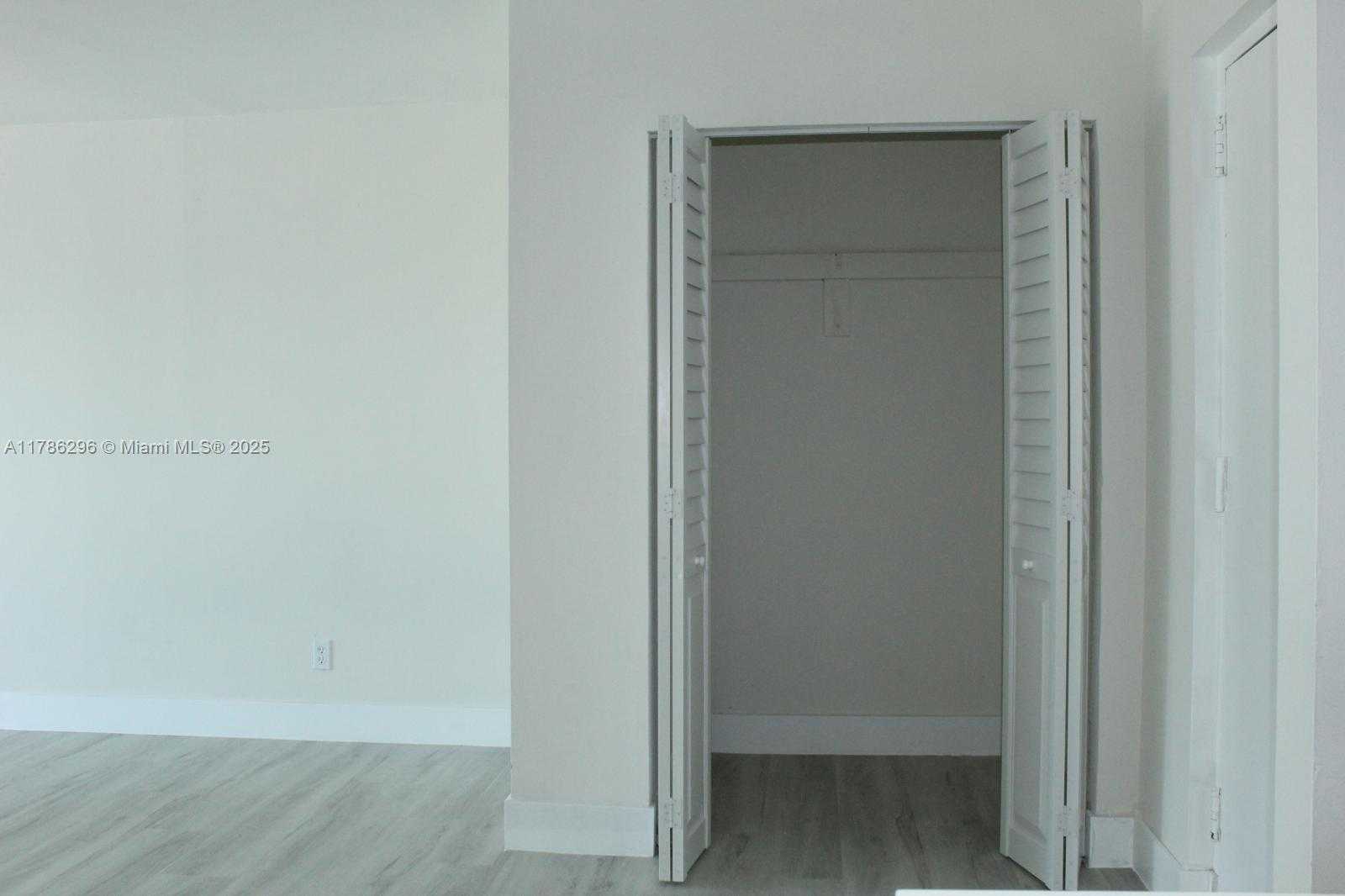 Small Image of 899 WEST AVE #7E, Miami Beach Number 24