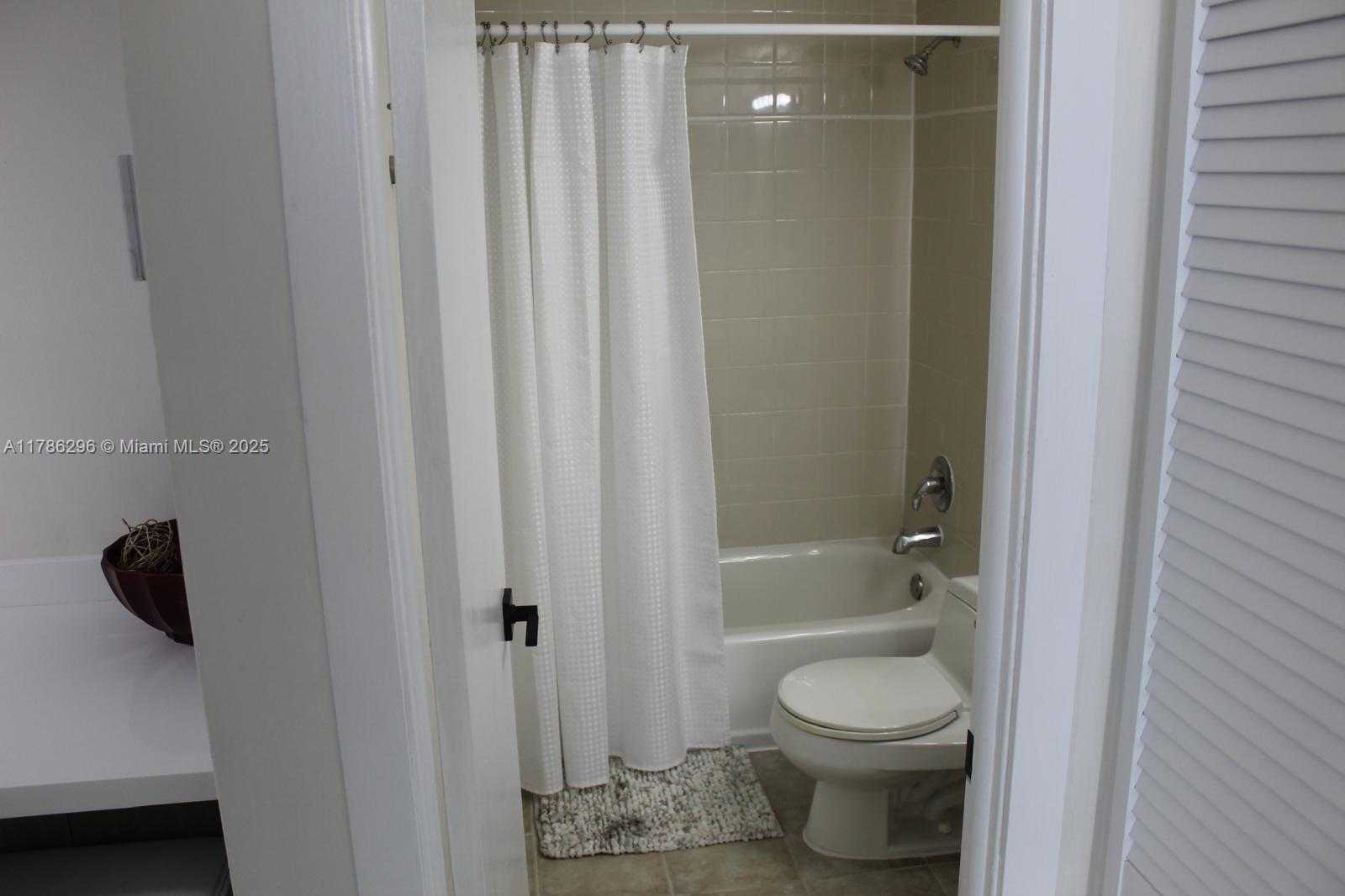 Small Image of 899 WEST AVE #7E, Miami Beach Number 25
