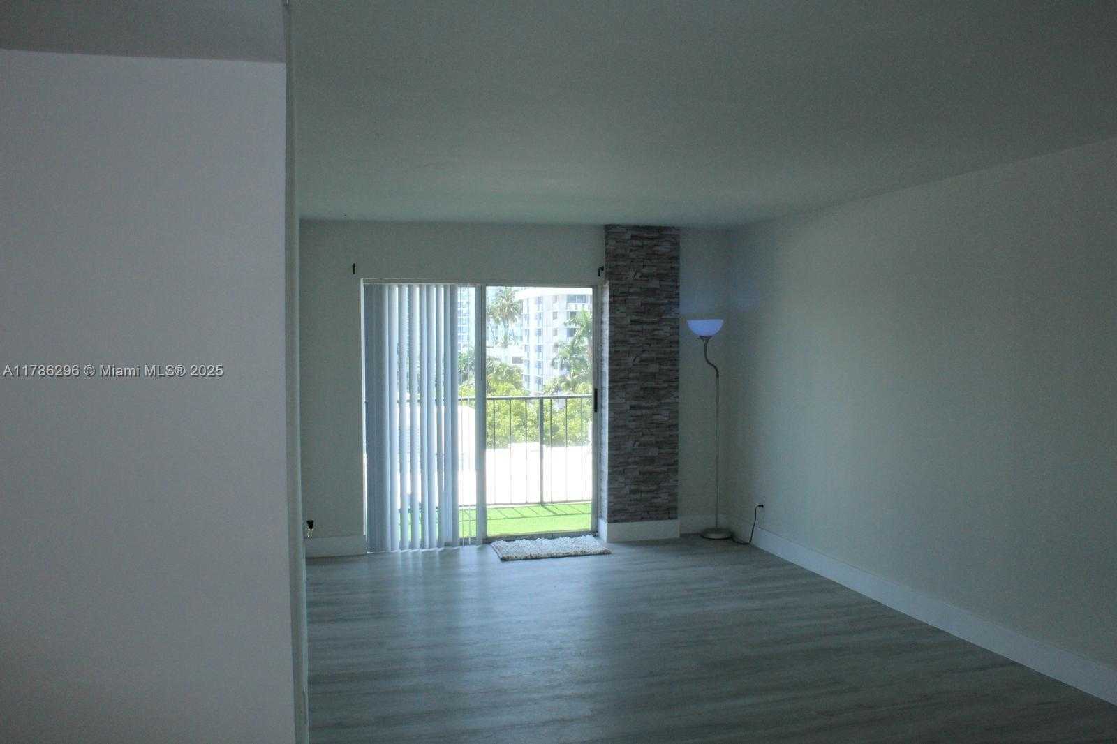 Small Image of 899 WEST AVE #7E, Miami Beach Number 3