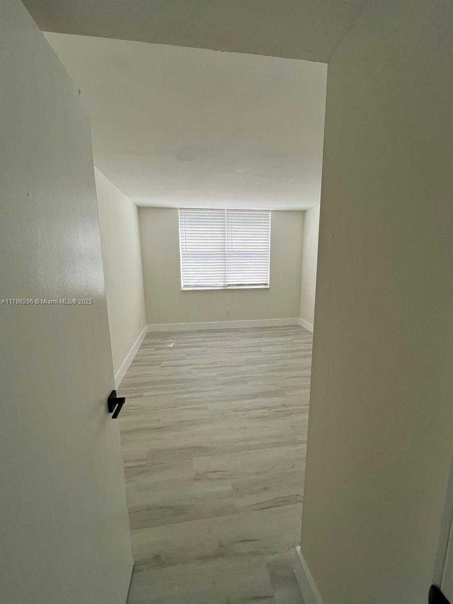 Small Image of 899 WEST AVE #7E, Miami Beach Number 30
