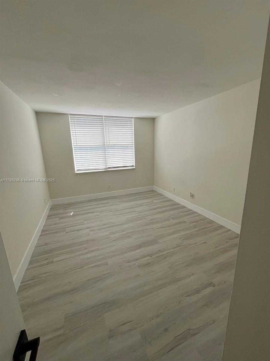 Small Image of 899 WEST AVE #7E, Miami Beach Number 31