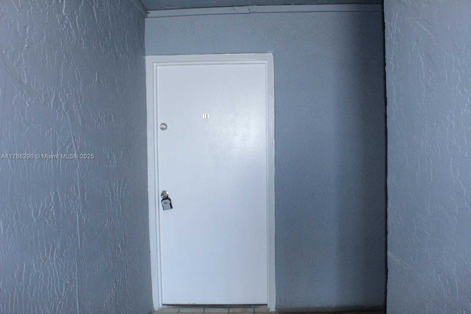 Small Image of 899 WEST AVE #7E, Miami Beach Number 43