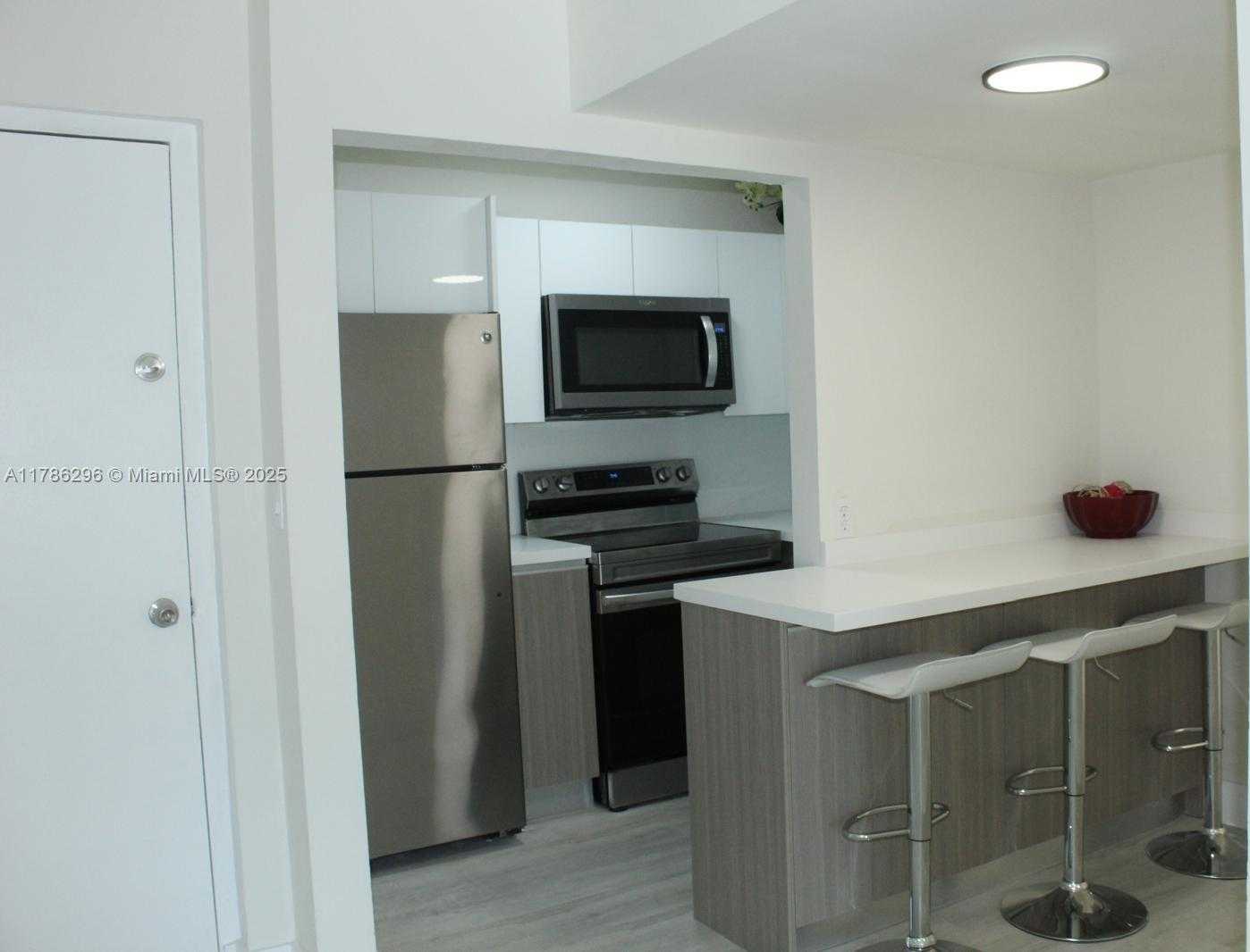 Small Image of 899 WEST AVE #7E, Miami Beach Number 8