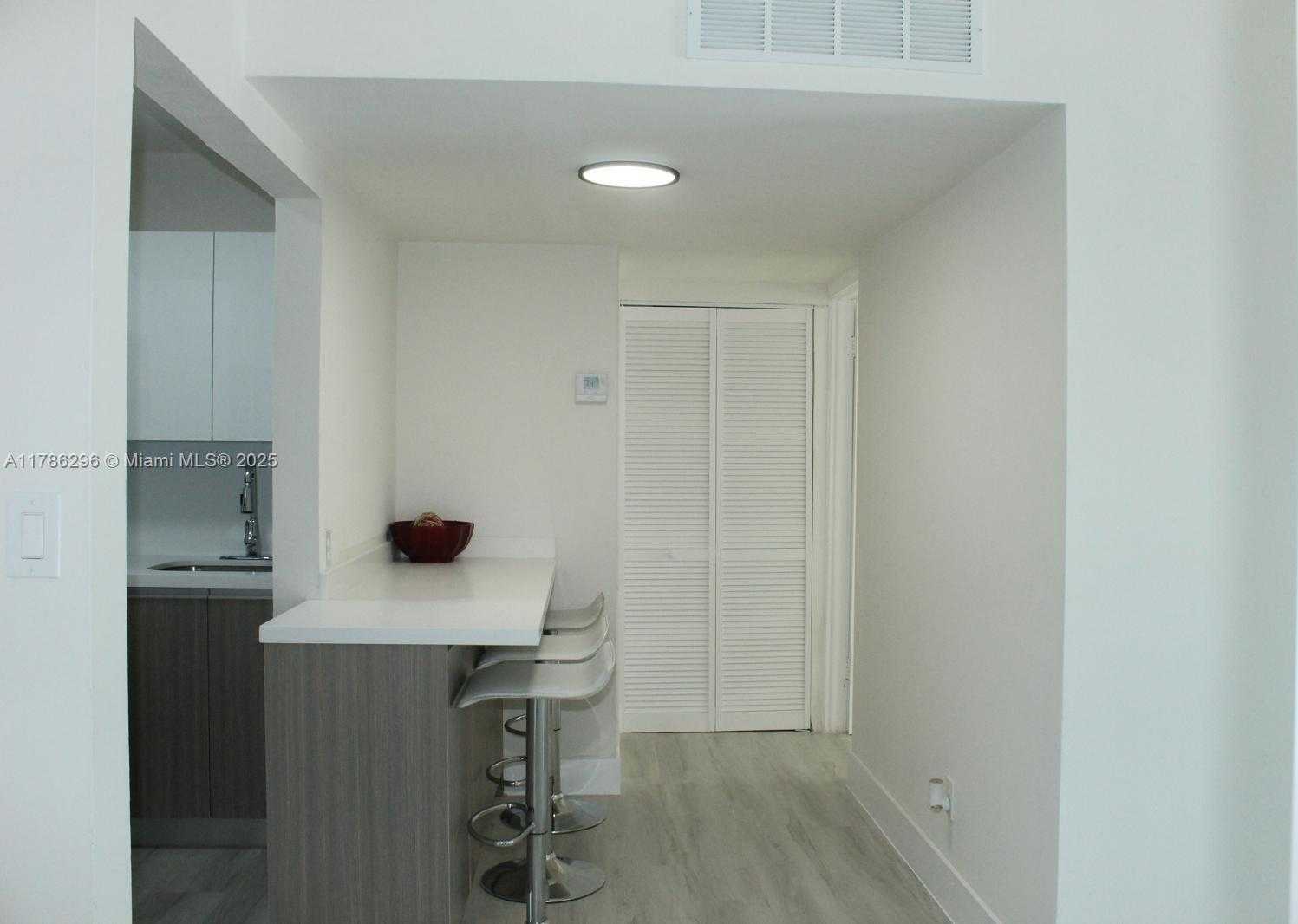 Small Image of 899 WEST AVE #7E, Miami Beach Number 9