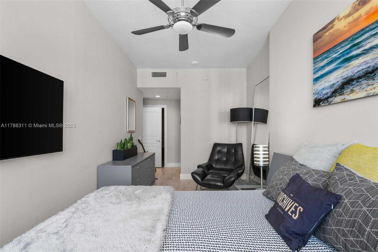 Small Image of 350 SOUTH EAST 2ND ST #GPH50, Fort Lauderdale Number 30
