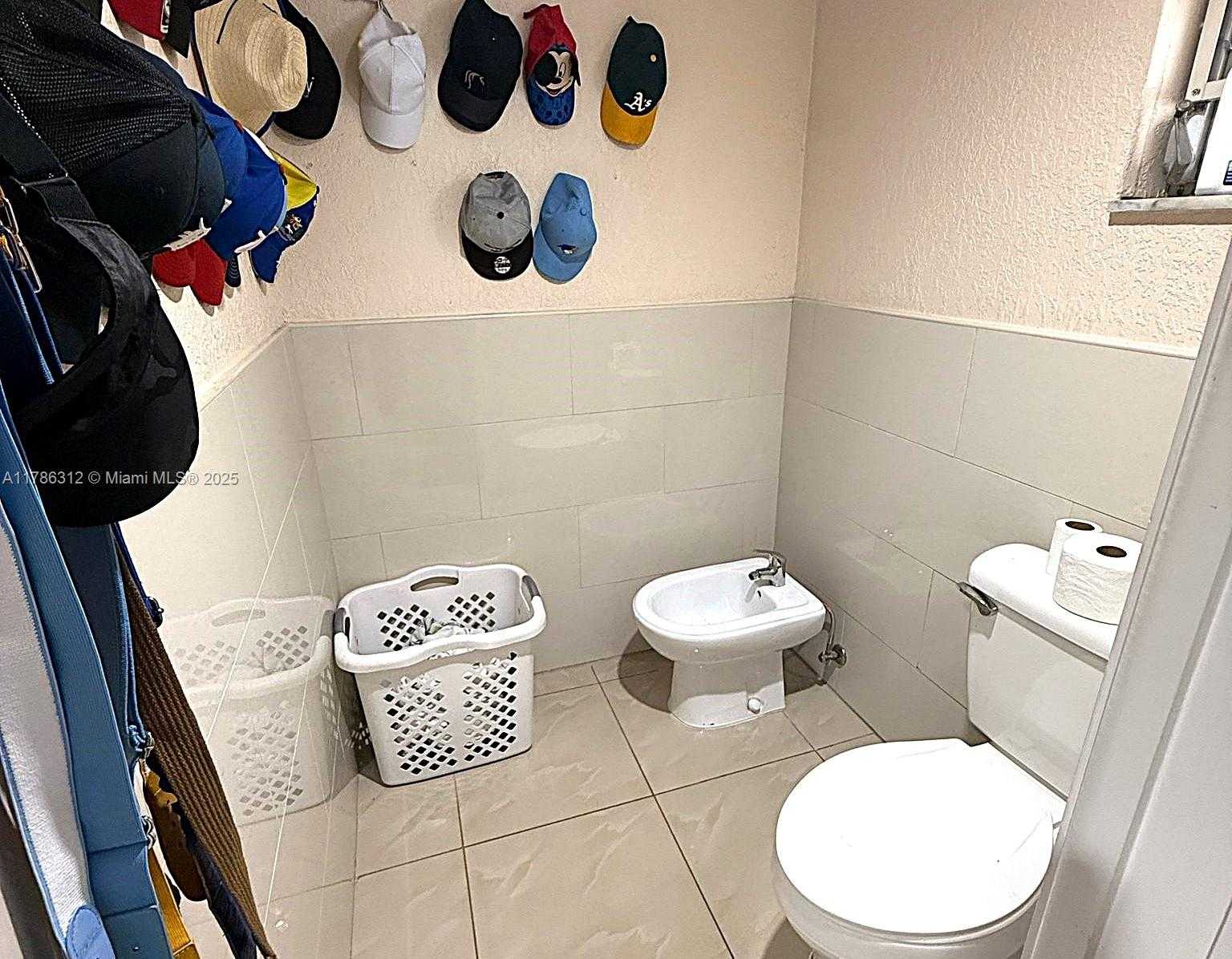 Small Image of 8820 FONTAINEBLEAU BLVD #104, Miami Number 14