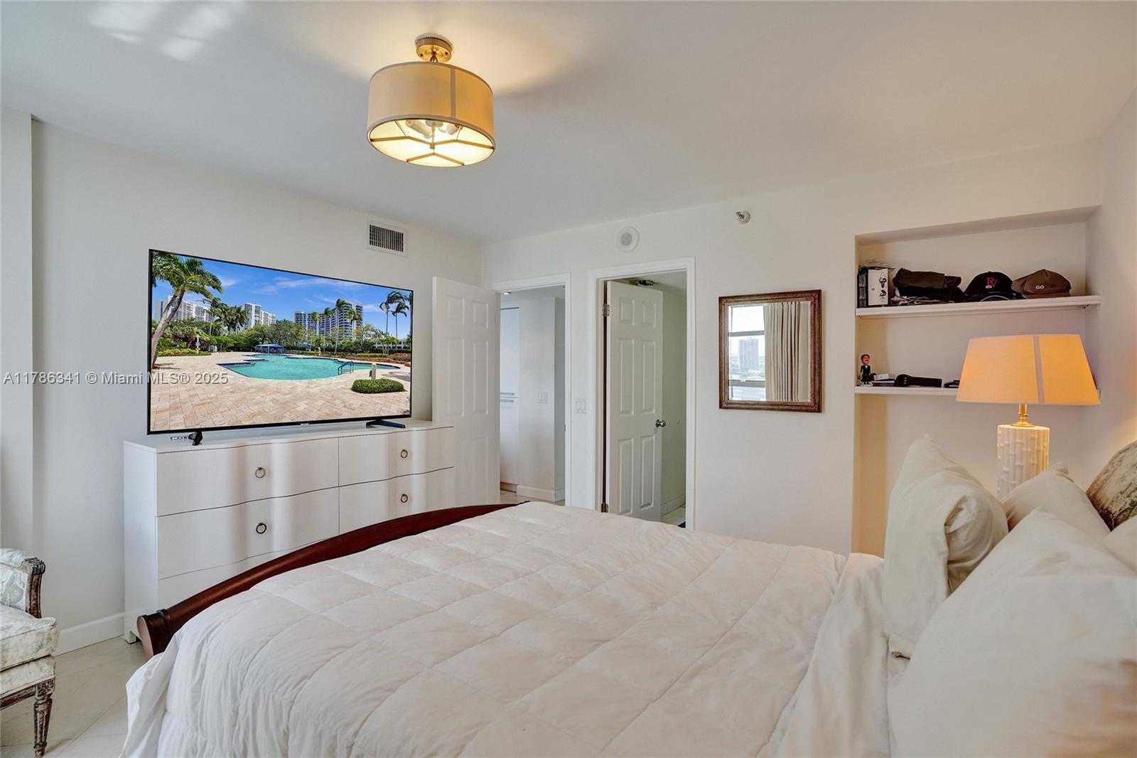 Small Image of 3500 MYSTIC POINTE DR #2101, Aventura Number 12