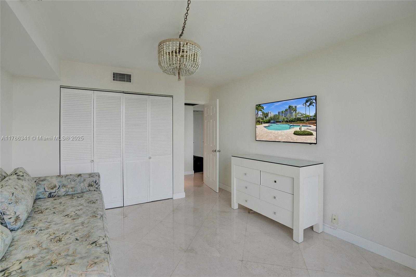 Small Image of 3500 MYSTIC POINTE DR #2101, Aventura Number 15