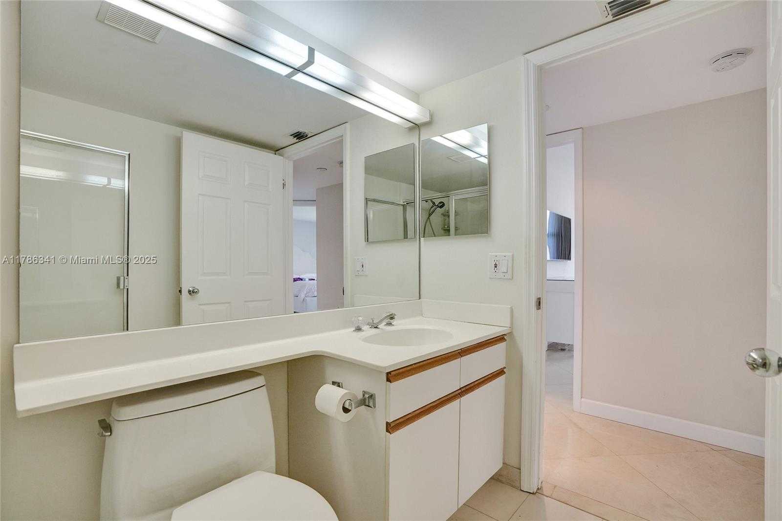 Small Image of 3500 MYSTIC POINTE DR #2101, Aventura Number 20