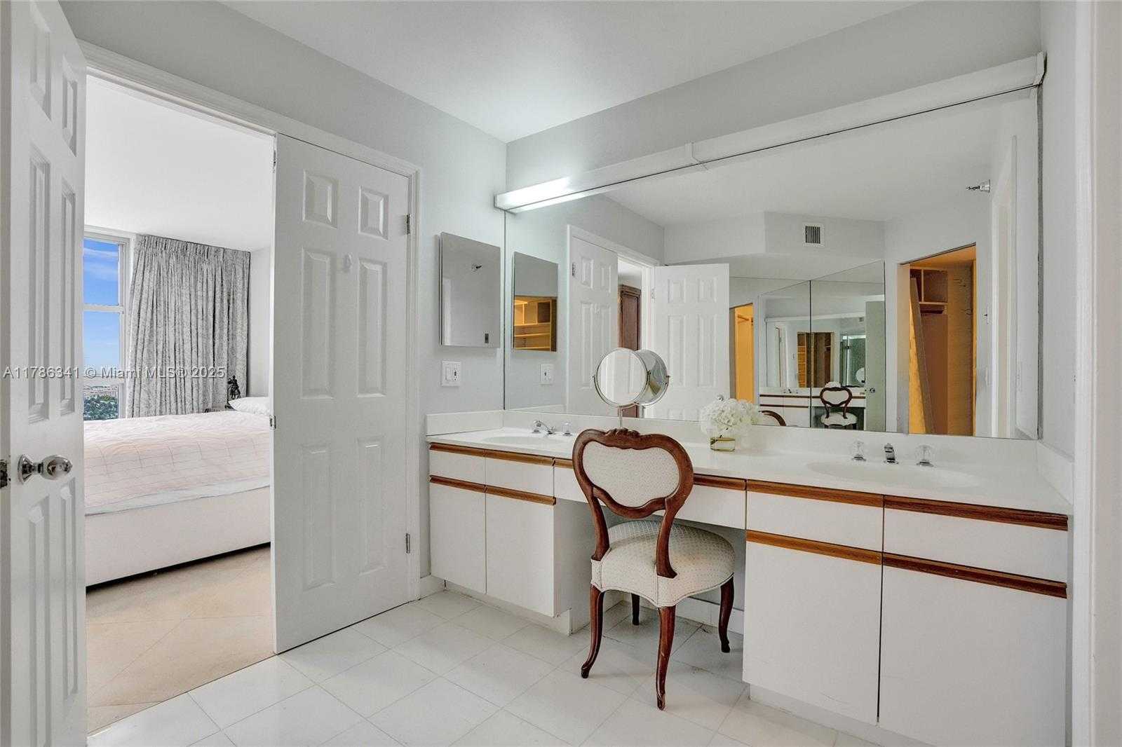 Small Image of 3500 MYSTIC POINTE DR #2101, Aventura Number 25